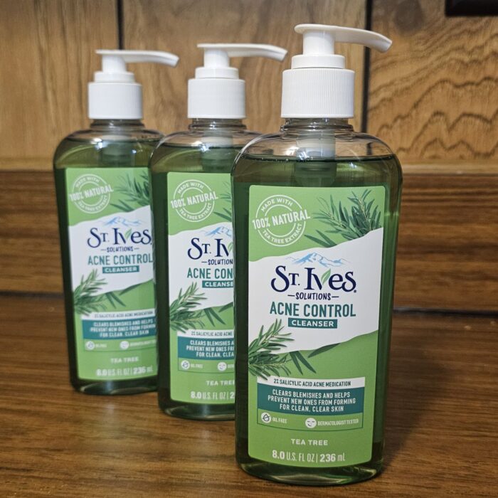 St. Ives Acne Control Face Cleanser Skin Care with 2% Salicylic Acid, and 100% Natural Tea Tree Extract - Image 2